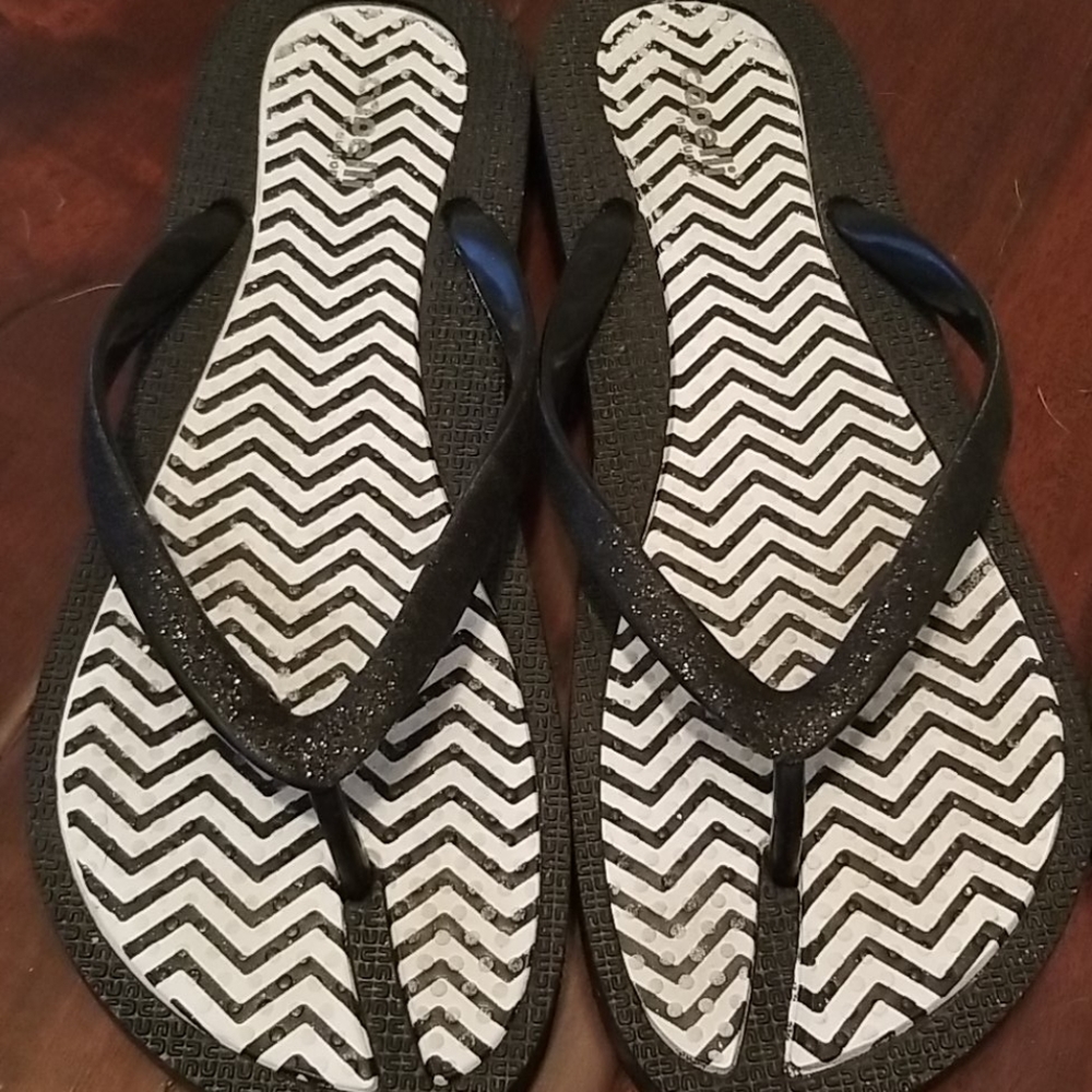 Sandals - Picture 2 of 3
